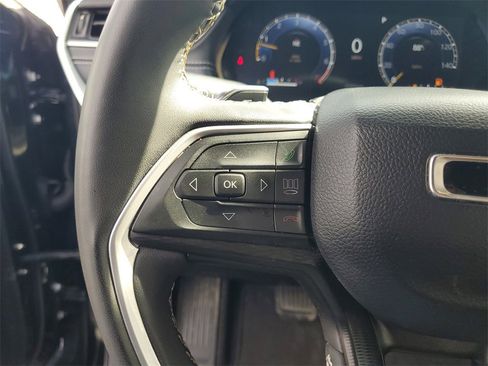 Used 2023 Jeep Grand Cherokee L Altitude image 18