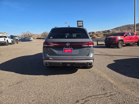 Used 2024 Volkswagen Atlas Peak Edition SE image 6