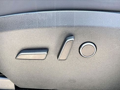 Used 2024 Tesla Model Y Long Range AWD/4WD image 29