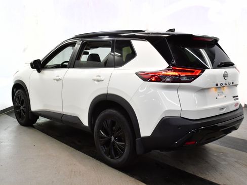 Used 2023 Nissan Rogue SV w/ SV Premium B Package image 2