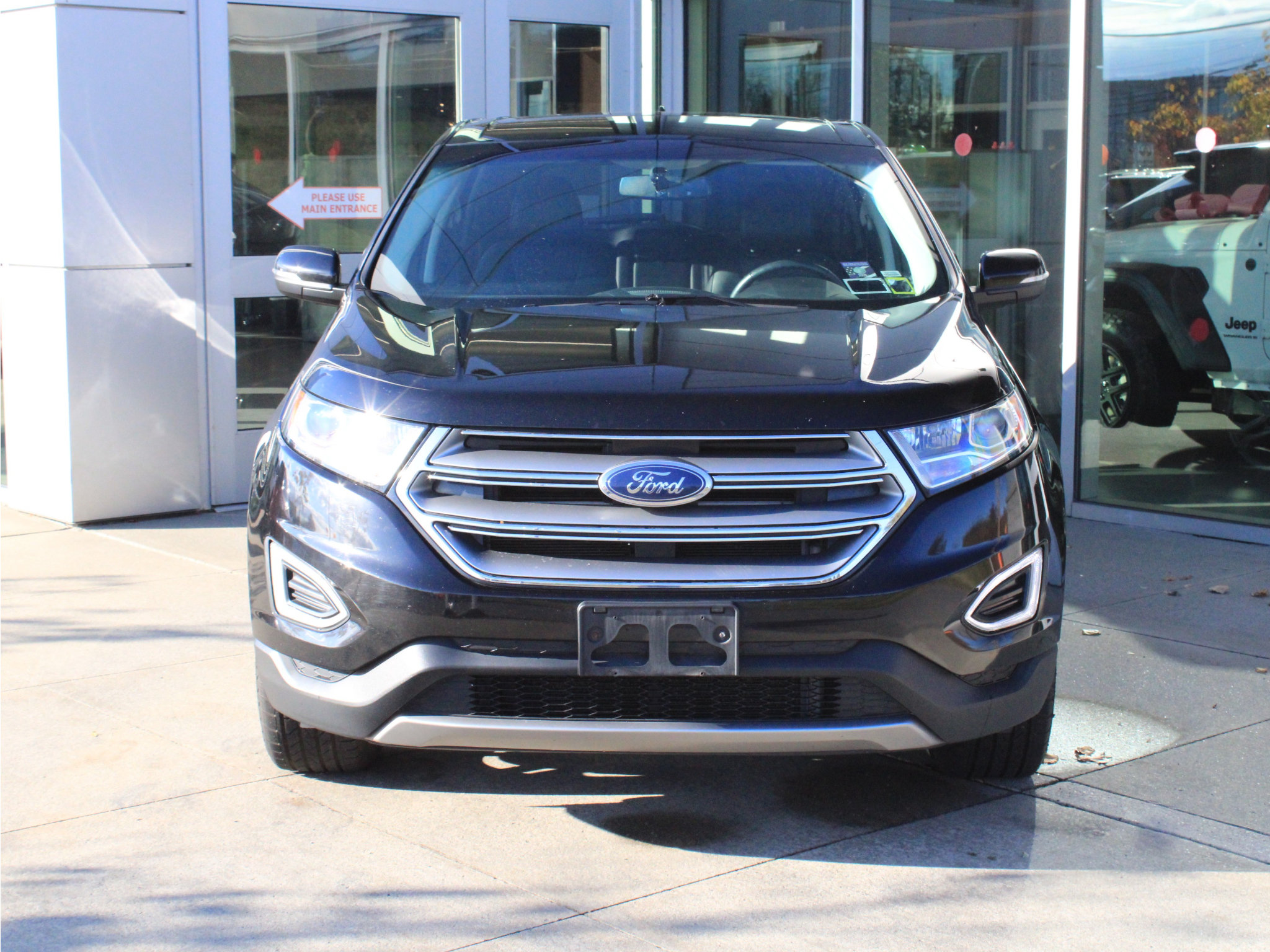 Used 2018 Ford Edge Titanium AWD/4WD image 2