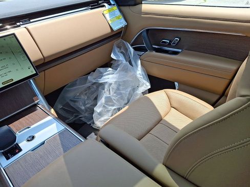 New 2025 Land Rover Range Rover SE image 11