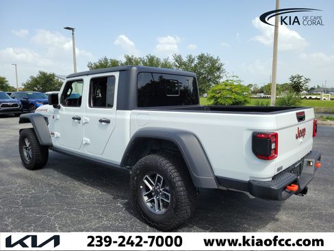 Used 2026 Jeep Gladiator Mojave AWD/4WD image 5