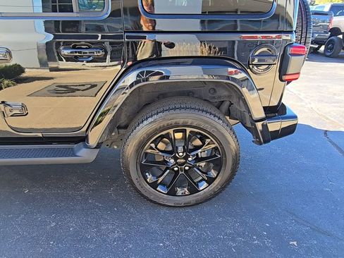 Used 2021 Jeep Wrangler Unlimited Sahara image 12