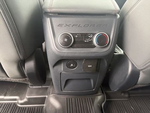 Used 2025 Ford Explorer Active w/ Active Comfort Package AWD/4WD image 28