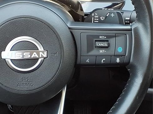 Used 2024 Nissan Pathfinder SV FWD image 11