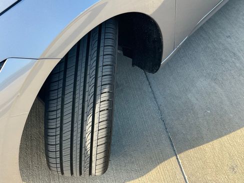 Used 2026 Hyundai Elantra Sport image 9