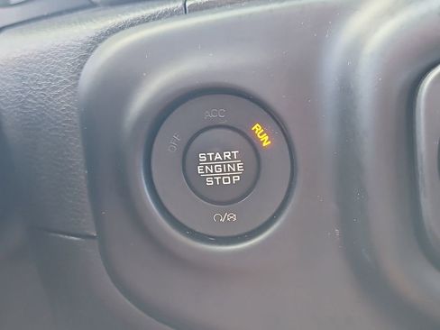 Used 2021 Jeep Gladiator Willys image 27