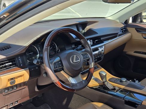 Used 2017 Lexus ES 350 w/ Premium Package FWD image 12