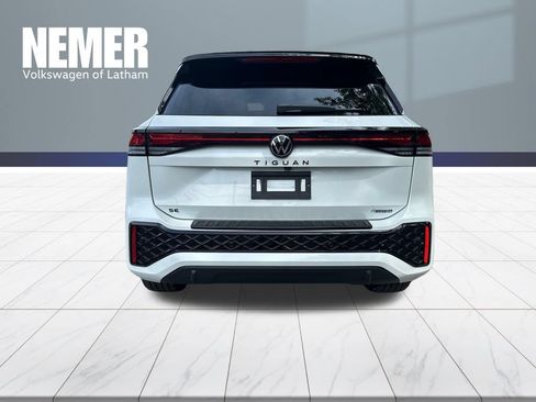 New 2026 Volkswagen Tiguan SE R-Line AWD/4WD image 3