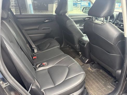 Used 2020 Toyota Highlander XLE FWD image 10