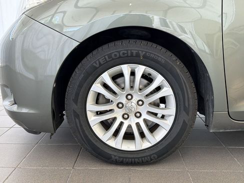Used 2011 Toyota Sienna XLE FWD image 12
