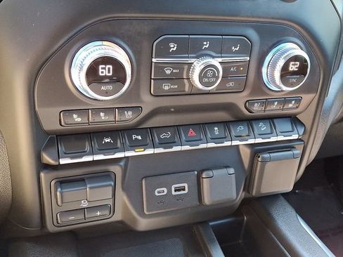 Used 2022 GMC Sierra 1500 AT4 w/ AT4 Premium Package AWD/4WD image 11