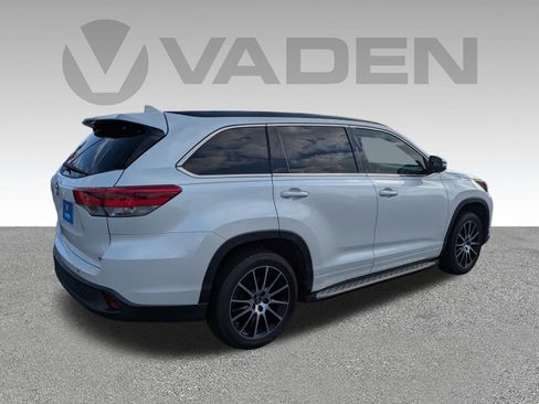 Used 2018 Toyota Highlander SE image 27