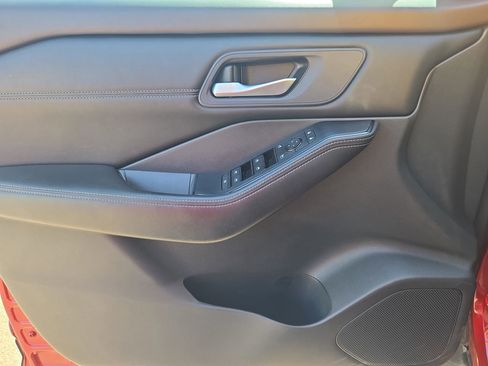 Used 2022 Nissan Rogue SV w/ SV Premium Package FWD image 15