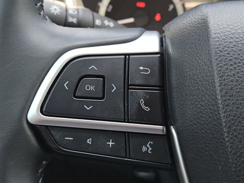 Used 2024 Toyota Highlander XLE FWD image 26