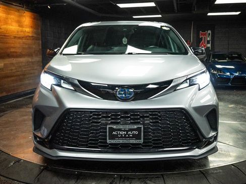 Used 2021 Toyota Sienna XSE image 4