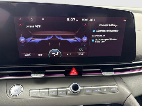 Used 2024 Hyundai Elantra SEL FWD image 25