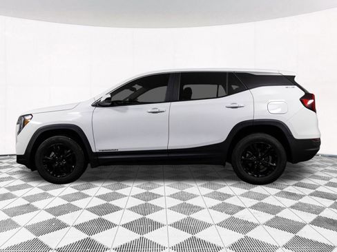 Used 2024 GMC Terrain SLE image 11
