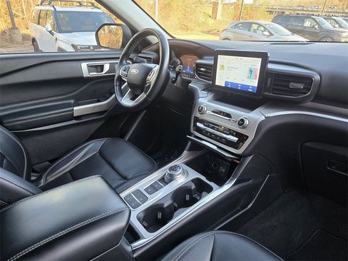 Used 2022 Ford Explorer XLT w/ Equipment Group 202A image 20