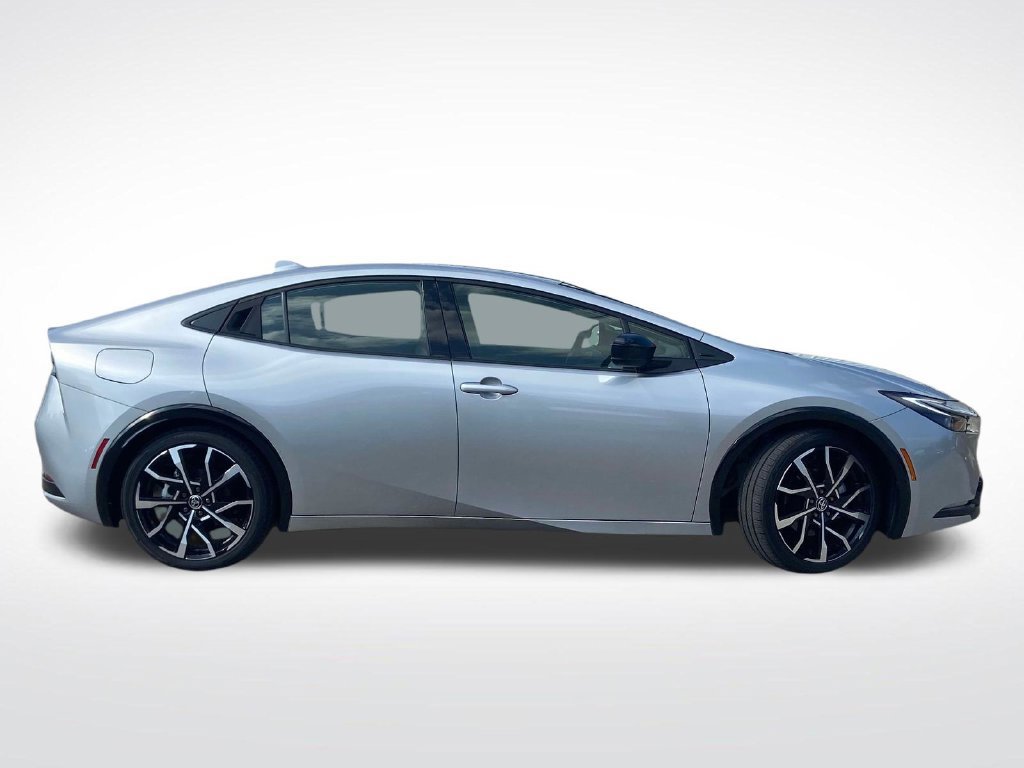 Used 2025 Toyota Prius Plug-In Hybrid FWD image 2