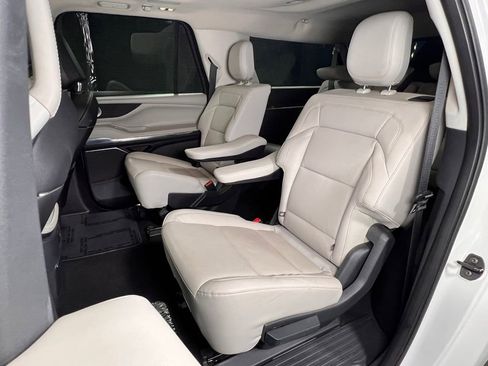 Used 2025 Lincoln Navigator L Reserve AWD/4WD image 19
