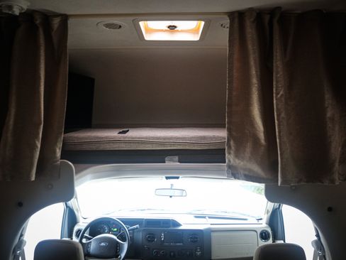 Used 2018 Ford E-350 and Econoline 350 Super Duty w/ Motorhome Prep Package image 29