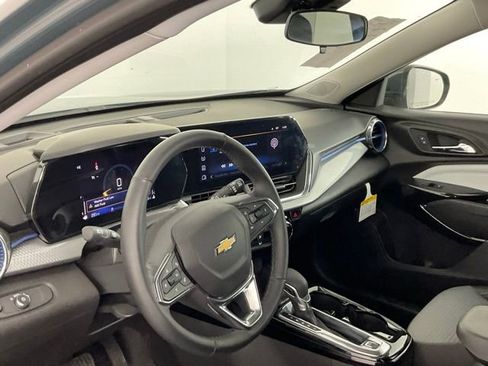 Used 2025 Chevrolet Trax LT w/ Driver Confidence Package image 13