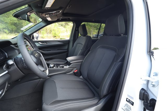 New 2027 Jeep Grand Cherokee Laredo X RWD image 25