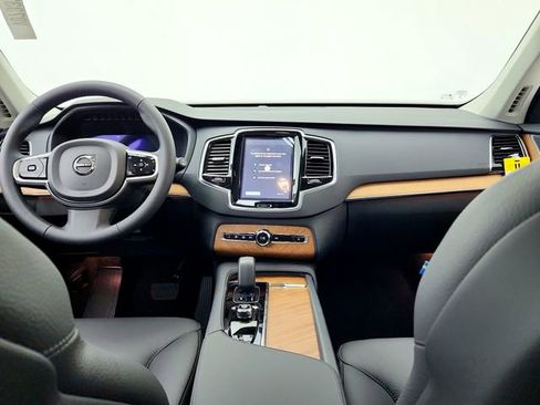 New 2025 Volvo XC90 B6 Plus w/ Protection Package Premier image 30