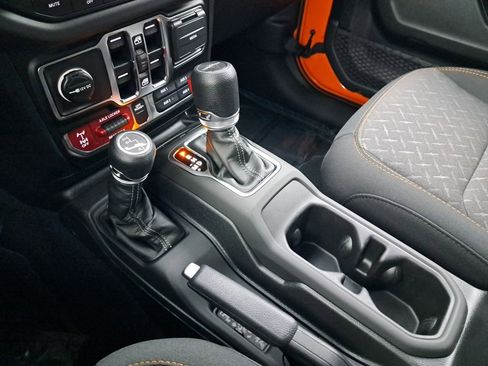 Used 2025 Jeep Gladiator Mojave w/ Convenience Group image 28