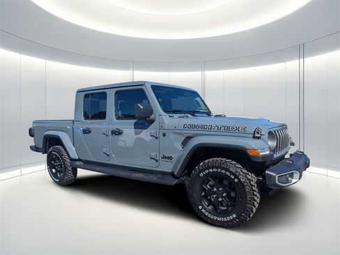 New 2025 Jeep Gladiator Sport image 2