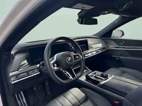 Certified 2024 BMW 760i xDrive w/ Executive Package AWD/4WD image 9