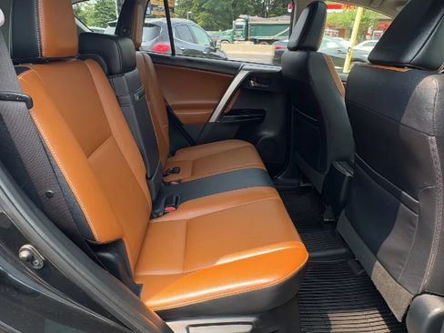 Used 2018 Toyota RAV4 Limited AWD/4WD image 21