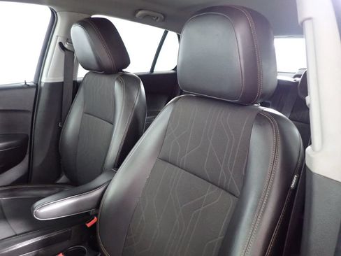 Used 2018 Chevrolet Trax LT w/ LT Convenience Package FWD image 20