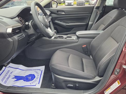 Used 2025 Nissan Altima 2.5 SV FWD image 5