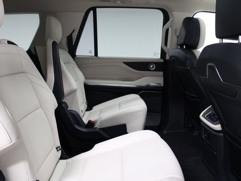 New 2027 Lincoln Navigator L Reserve RWD image 33