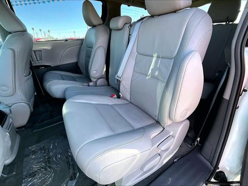 Used 2017 Toyota Sienna XLE image 20