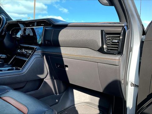 Used 2023 GMC Sierra 1500 AT4 w/ AT4 Preferred Package image 12