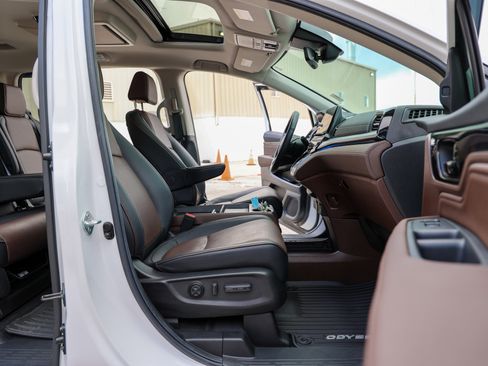 Used 2025 Honda Odyssey Elite image 46