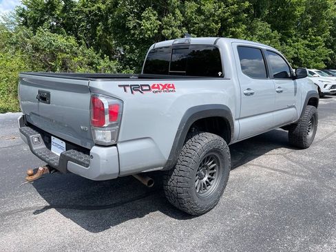 Used 2021 Toyota Tacoma TRD Off-Road w/ TRD Premium Off Road Package AWD/4WD image 3