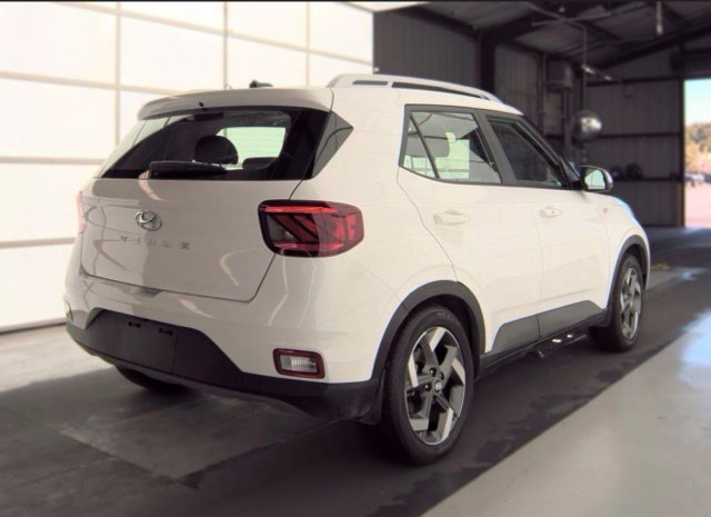 Certified 2026 Hyundai Venue SEL FWD image 5