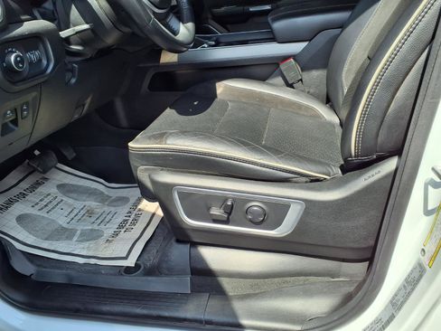 Used 2023 RAM 1500 Laramie AWD/4WD image 12