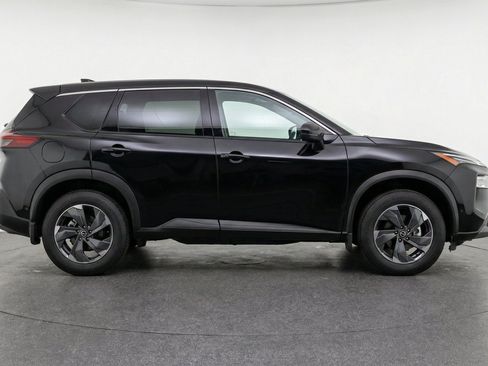 Used 2025 Nissan Rogue SV FWD image 11