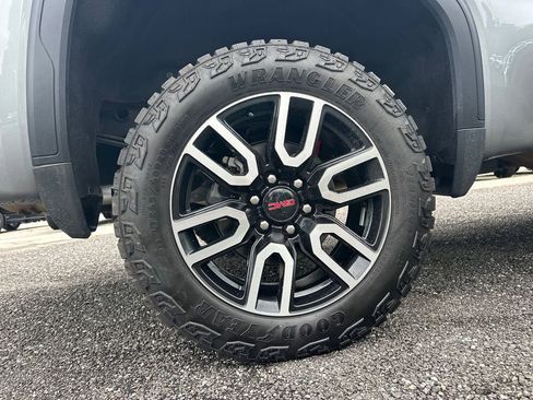 Used 2024 GMC Sierra 1500 AT4 w/ Technology Package AWD/4WD image 18