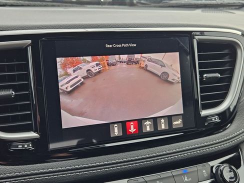 New 2026 Chrysler Pacifica Select image 28