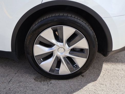 Used 2023 Tesla Model Y Long Range image 22