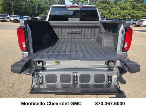 Used 2025 GMC Sierra 1500 SLT AWD/4WD image 10