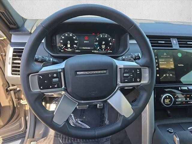Used 2025 Land Rover Discovery Dynamic SE AWD/4WD image 18