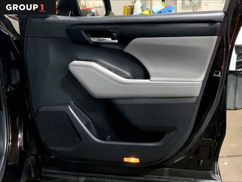 Certified 2021 Toyota Highlander XLE image 23